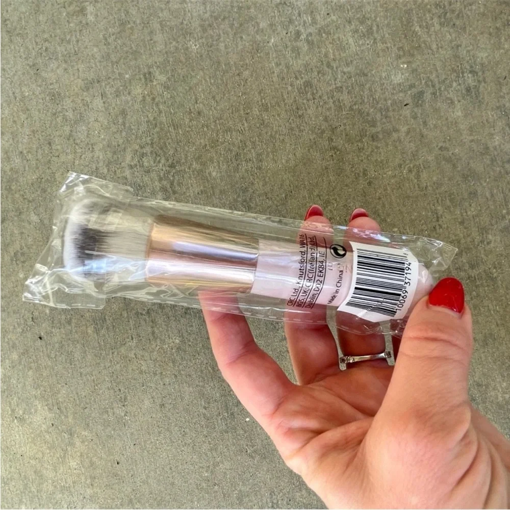 NEW Doll 10 Skin Buffing Foundation Brush